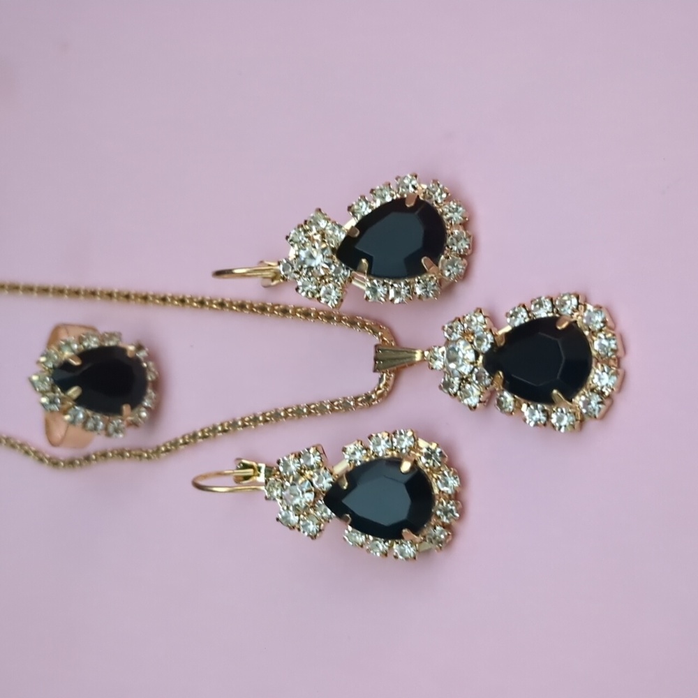 Luxury Set of Elegant Gorgeous Jewelry 3 Pieces Necklace Earrings and Ad…